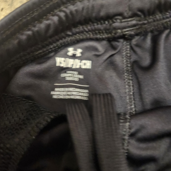 Under Armour Black Athletic Shorts - Picture 2 of 2